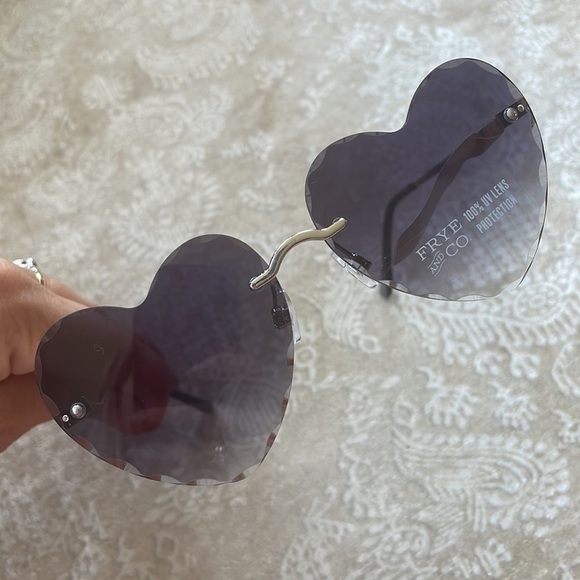 Brand New Frye & Co Heart Shape Sunglasses Beveled Gradient Lens 100% UV Protect - Picture 4 of 15